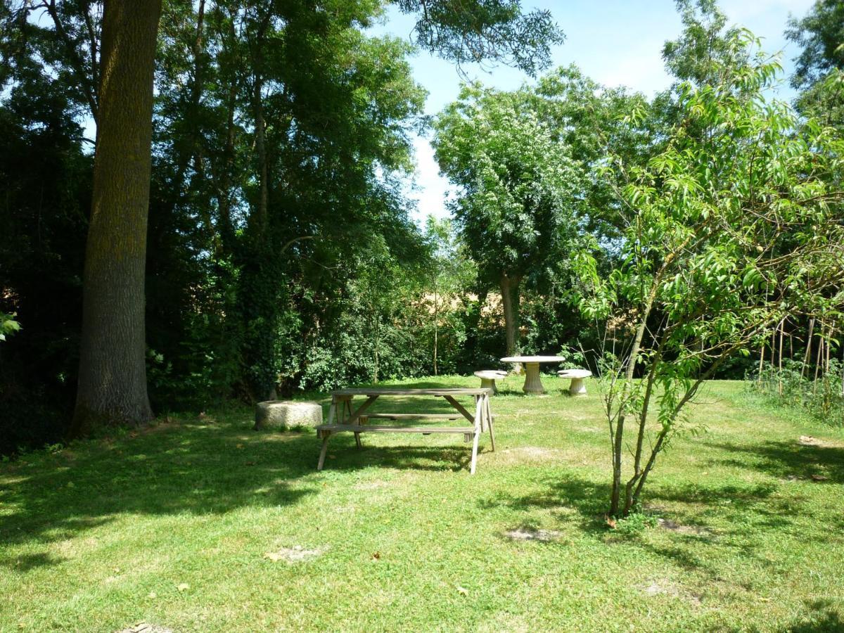 Le Logis De Faugerit Panzió Frontenay-Rohan-Rohan Kültér fotó