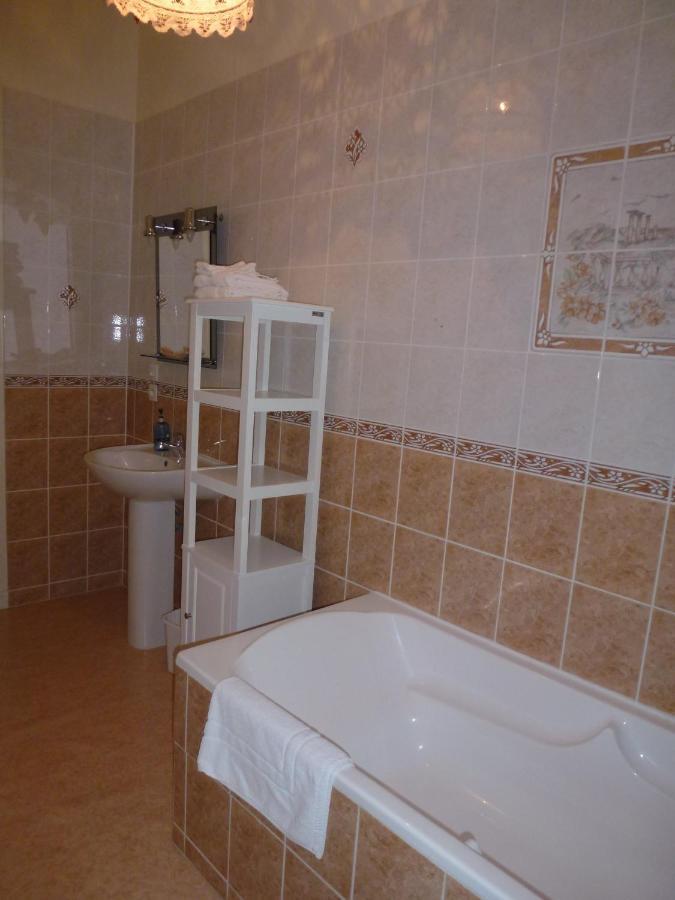 Le Logis De Faugerit Panzió Frontenay-Rohan-Rohan Kültér fotó